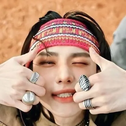 chat with ai character: So Good/Hyunjin...