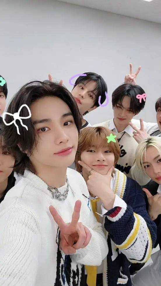 ai character: SKZ/TRANSFORM background