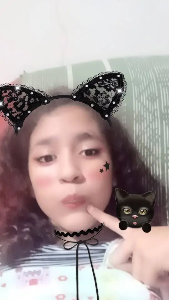 ai character: suelen💛 background