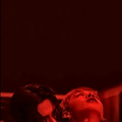 chat with ai character: 🔴Red lights🔴:🐺 y 🥟