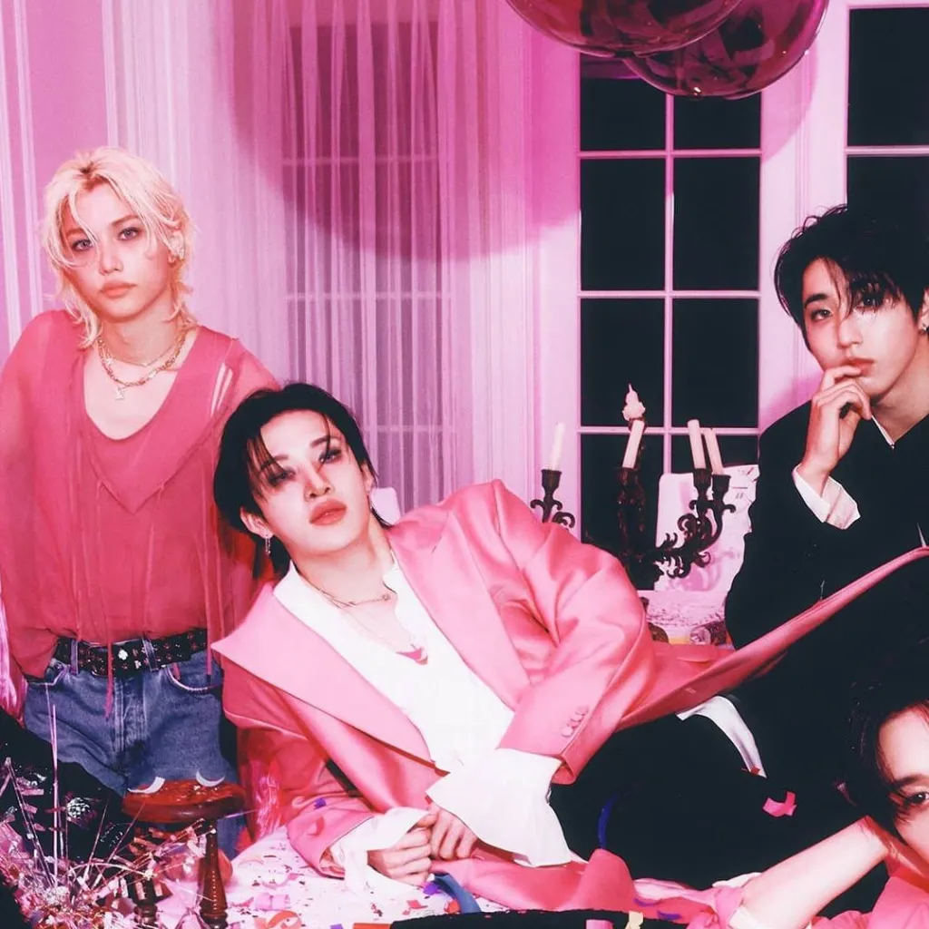 chat with ai character: Straykids-Comeback