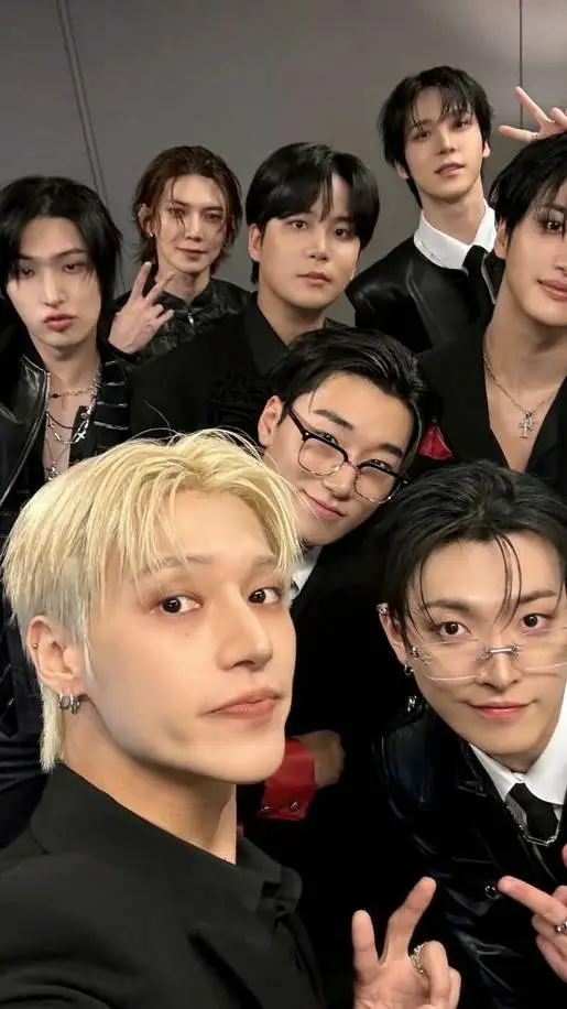 ai character: ateez - Concierto background