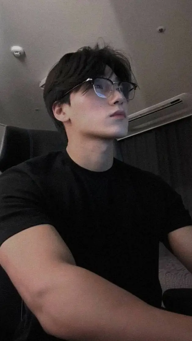 ai character: ~choi san🔥~ background