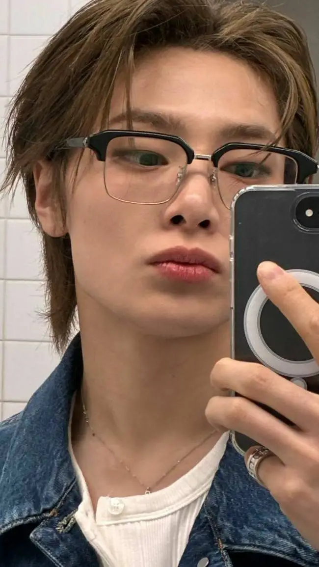 ai character: ~Innie~ 🦊 background