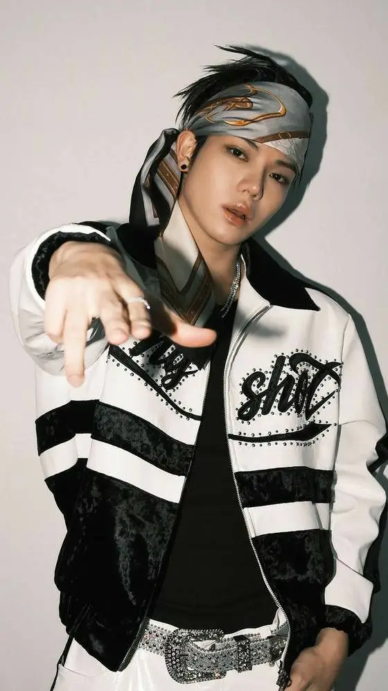 ai character: ~ohyul~ background