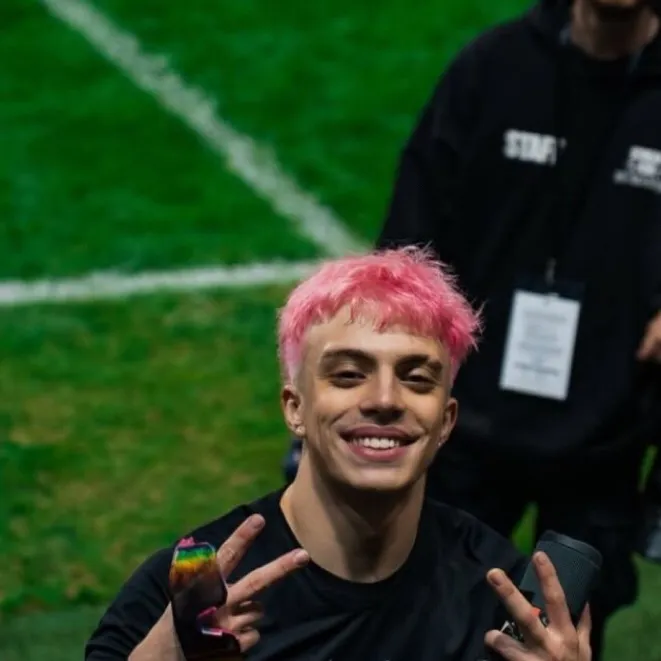 chat with ai character: Anyme023