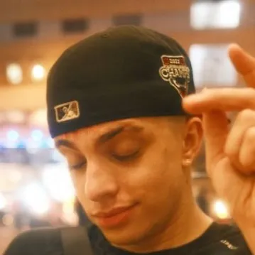 chat with ai character: Anyme023 