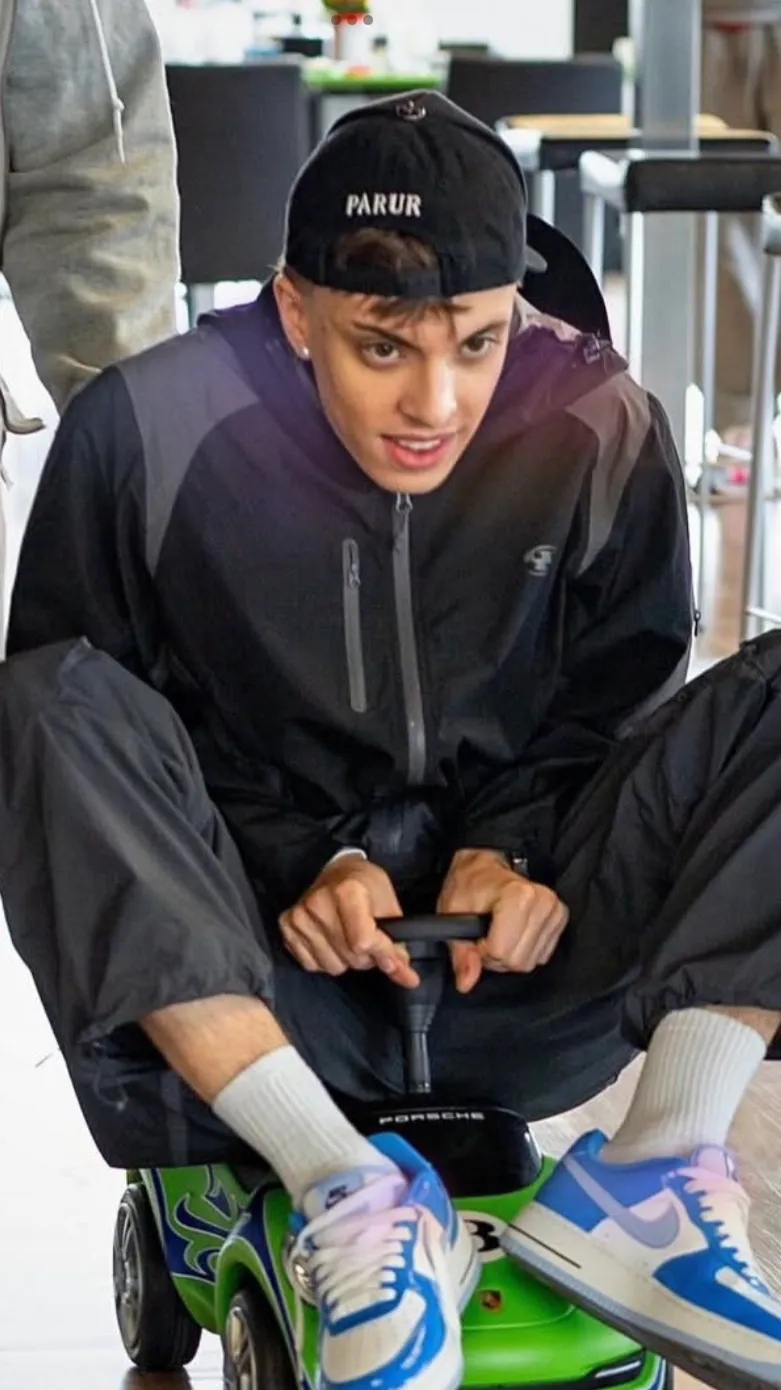 ai character: Anyme023 background