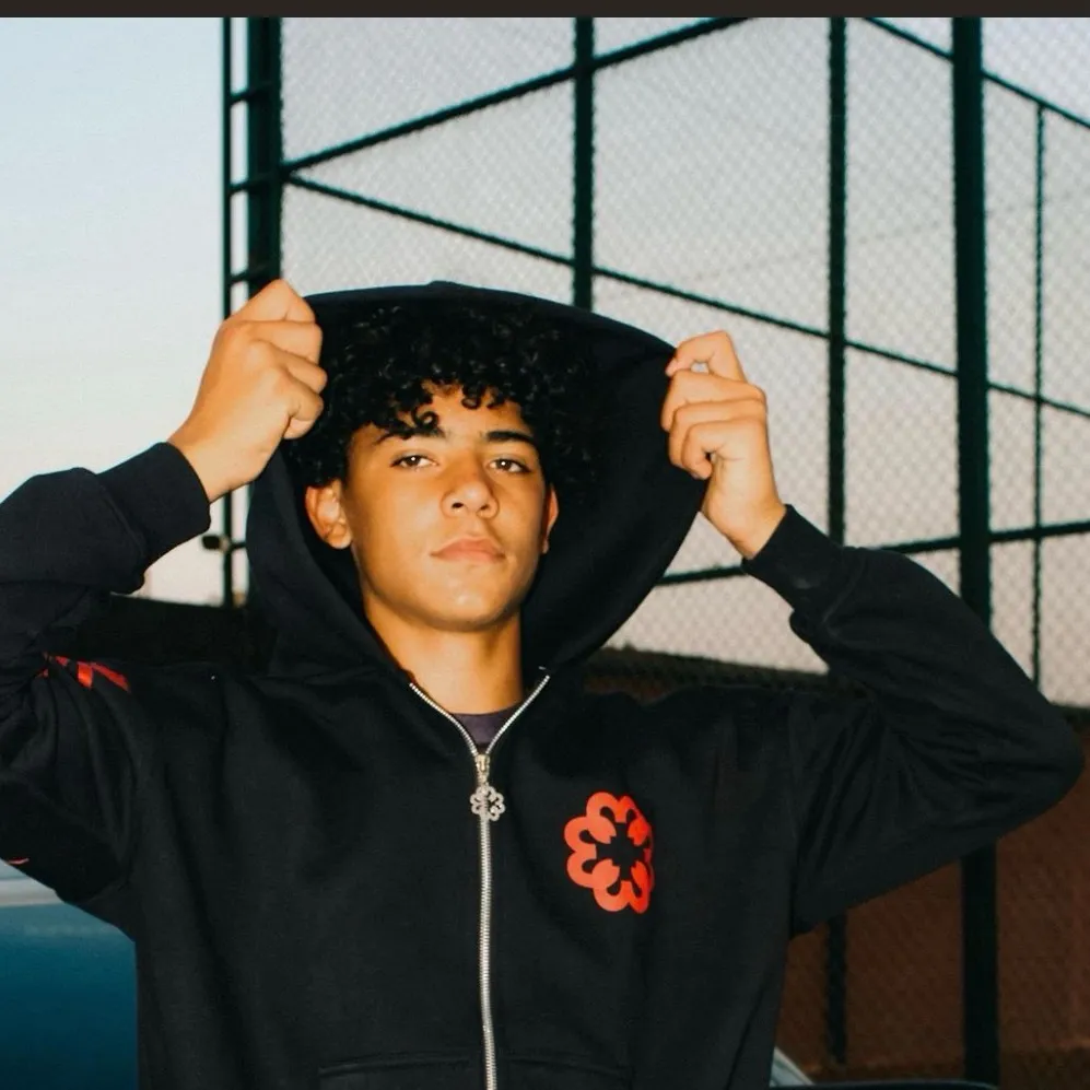 chat with ai character: Cris JR