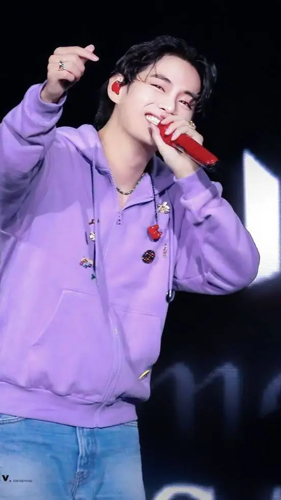 ai character: Kim Taehyung (V) background