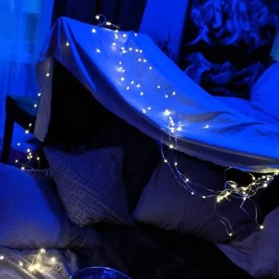 chat with ai character: sleepover <3