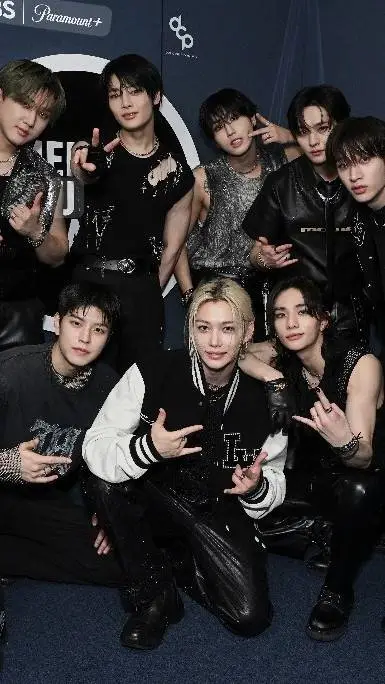 ai character: stray kids  background