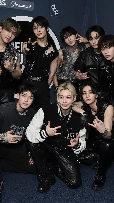 ai character: stray kids  background