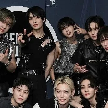 chat with ai character: stray kids 