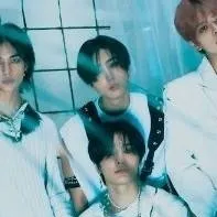 chat with ai character: stray kids vs tu 