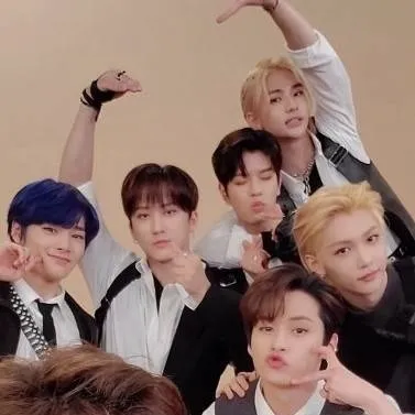 chat with ai character: stray kids y tú 