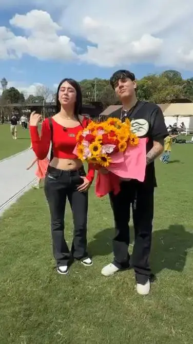 ai character: Dayana y Jorge  background
