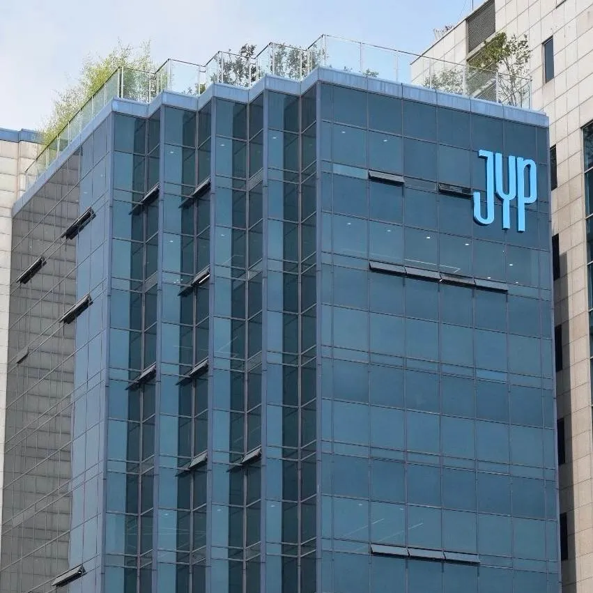 chat with ai character: JYP!!