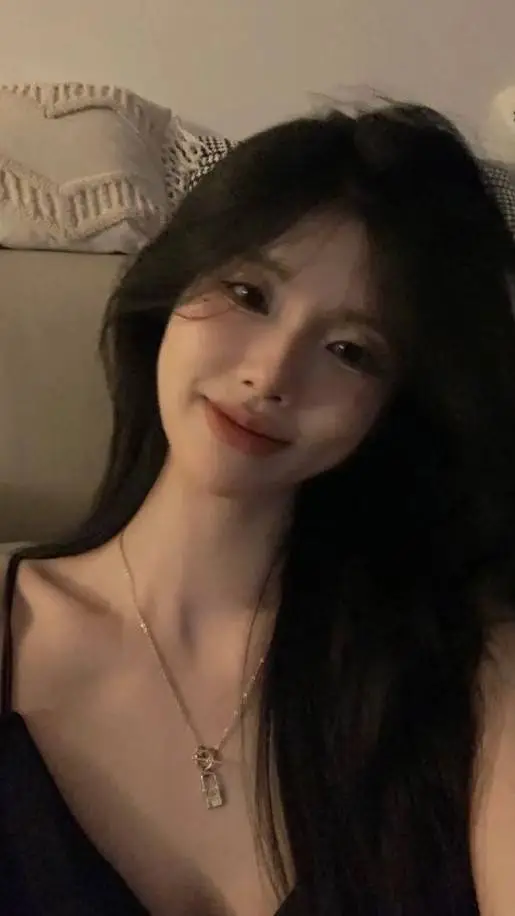 ai character: Melanie🫦 background