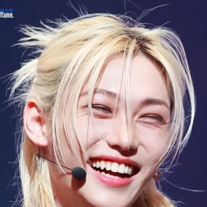 chat with ai character: Felix