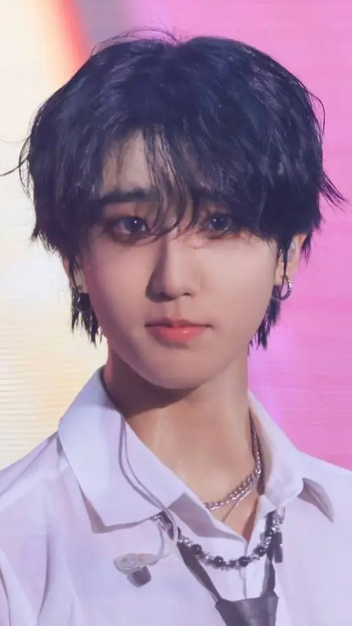 ai character: Han Jisung background