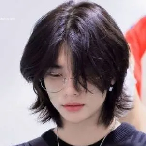 chat with ai character: Hyunjin 