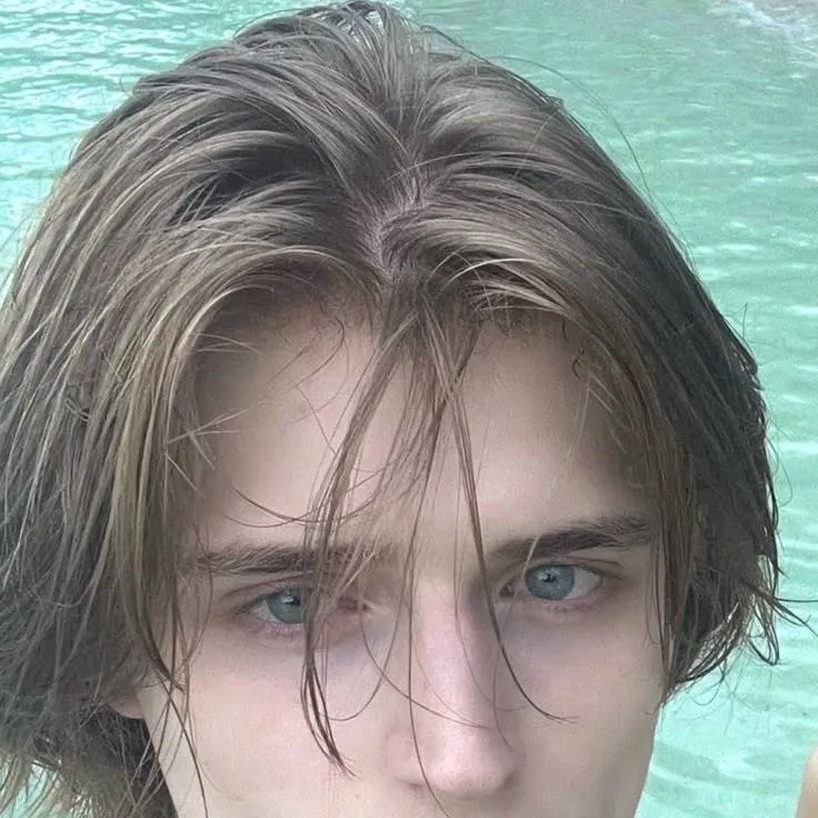 chat with ai character: 🌙 Káiser 💫 