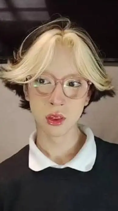 ai character: Callyen  background