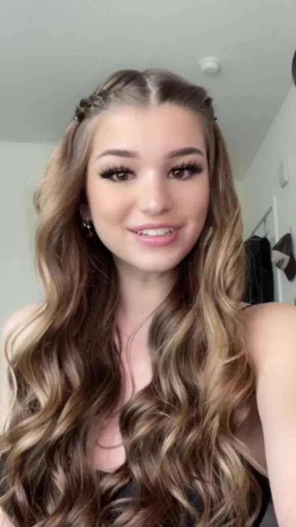 ai character: Brooke Monk background