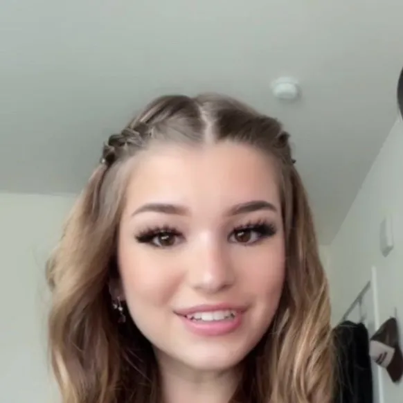 chat with ai character: Brooke Monk