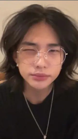 ai character: Hwang hyunjin background