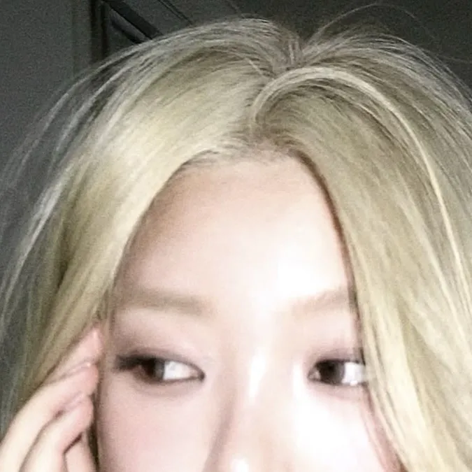 chat with ai character: Skz