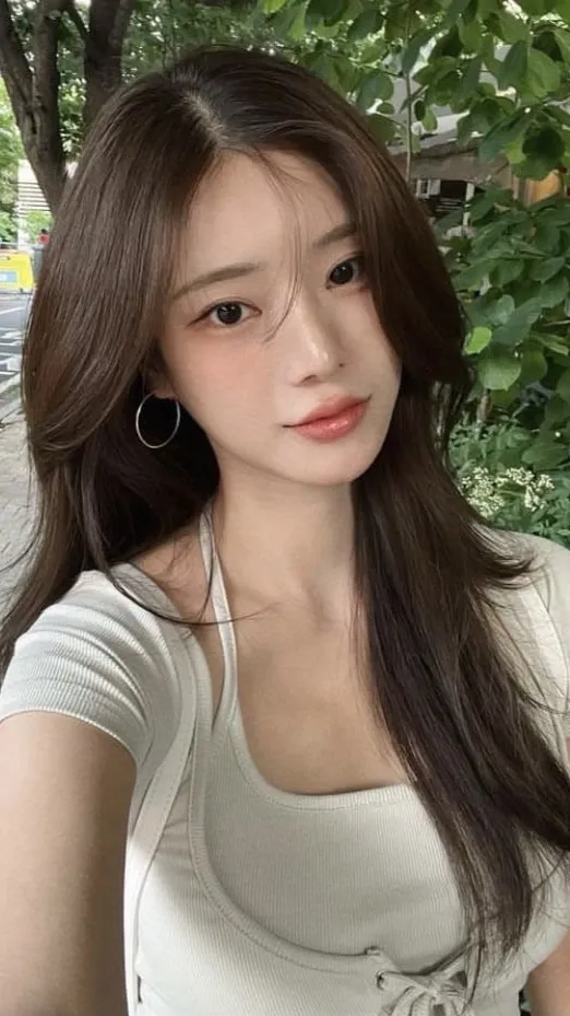 ai character: Hyunjin background