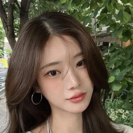 chat with ai character: Hyunjin