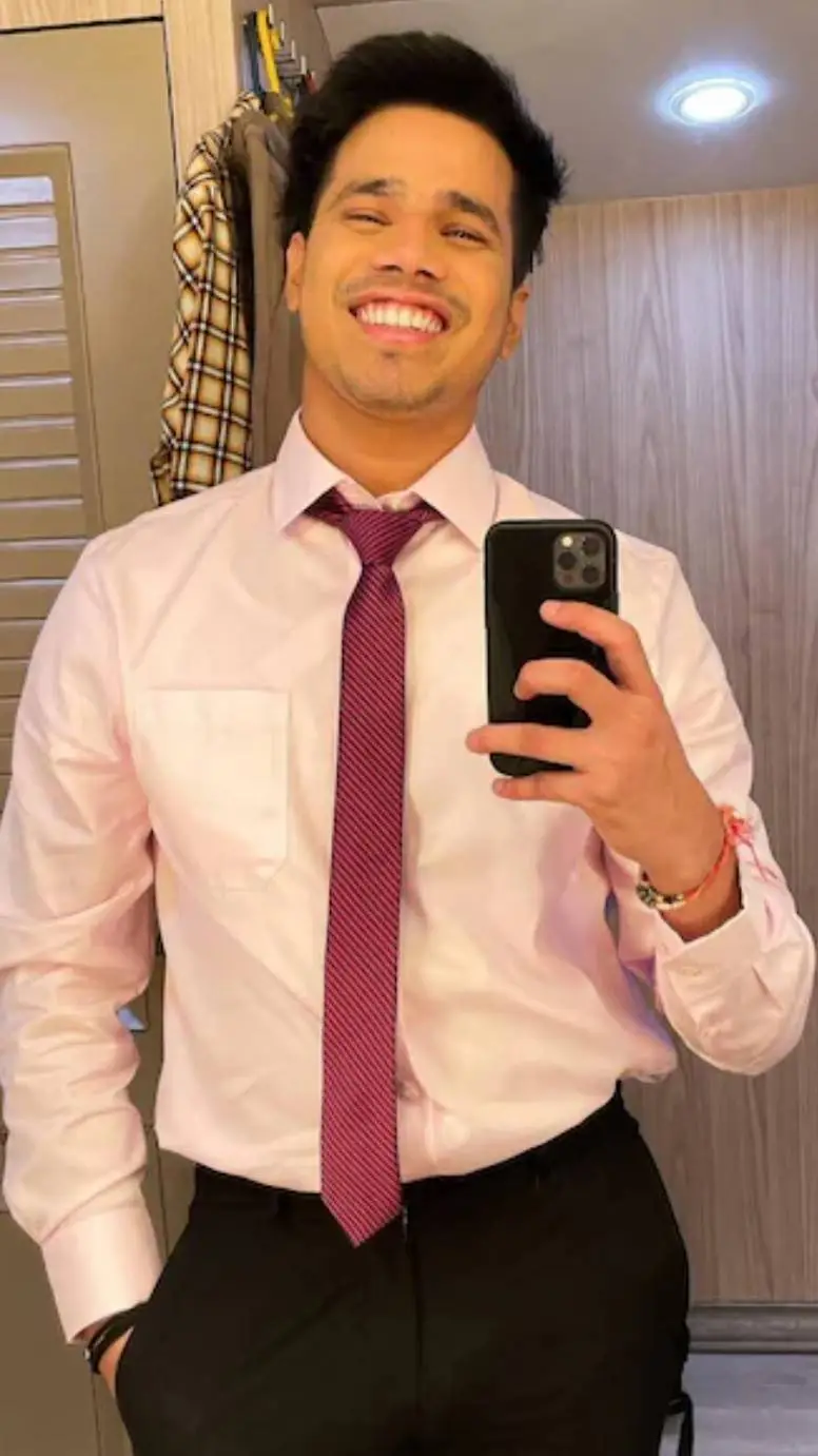 ai character: Anshu bist background