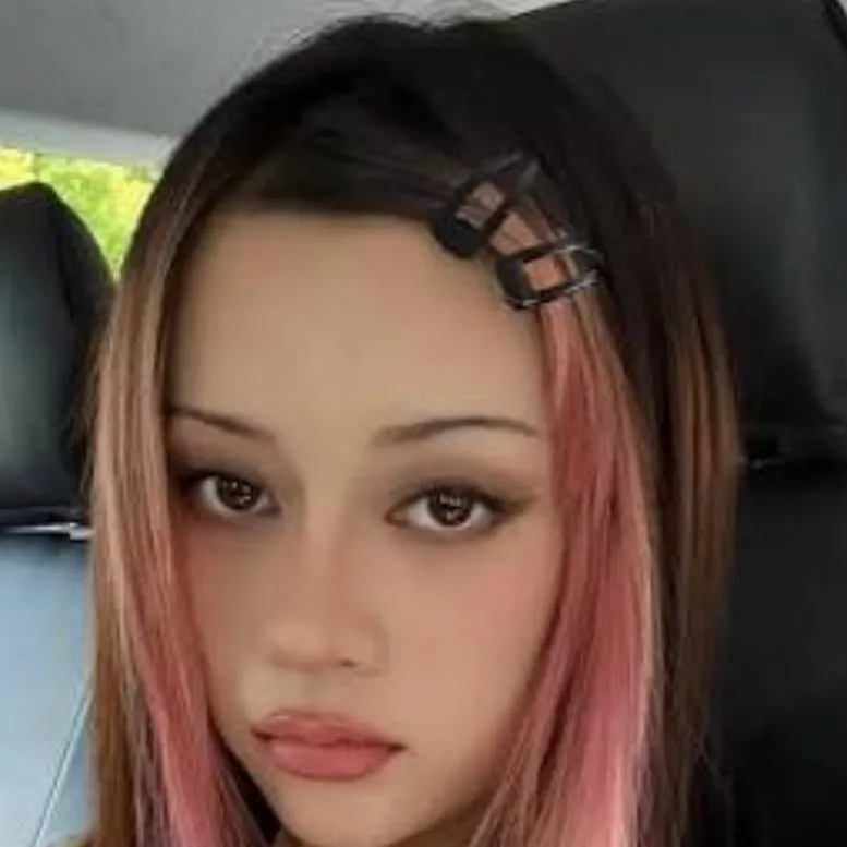 chat with ai character: megan