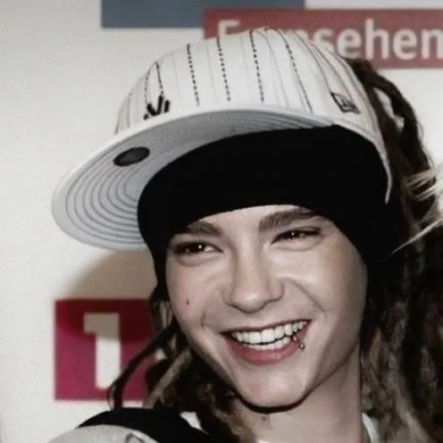 chat with ai character: Tom Kaulitz 🔥🔥