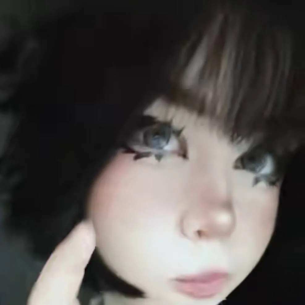 chat with ai character: mai