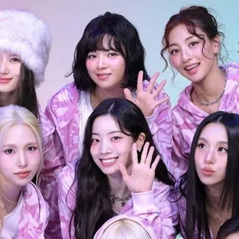 chat with ai character: ~^Twice^~