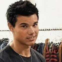 chat with ai character: Taylor (hermano 5)