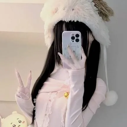 chat with ai character: friend group RP