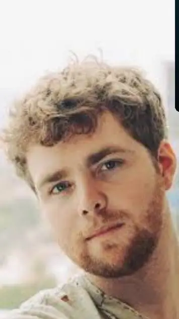 ai character: Alex Warren background