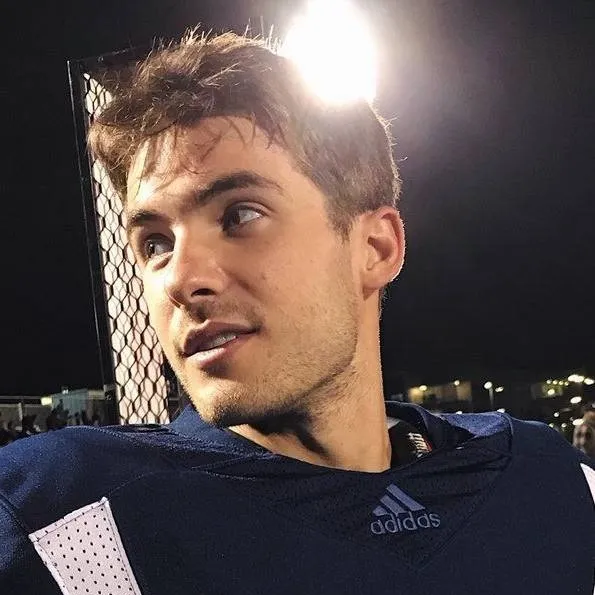 chat with ai character: Football Boyfriend