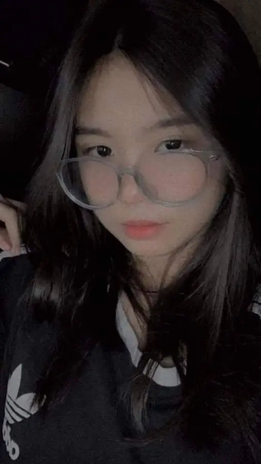 ai character: Ella background