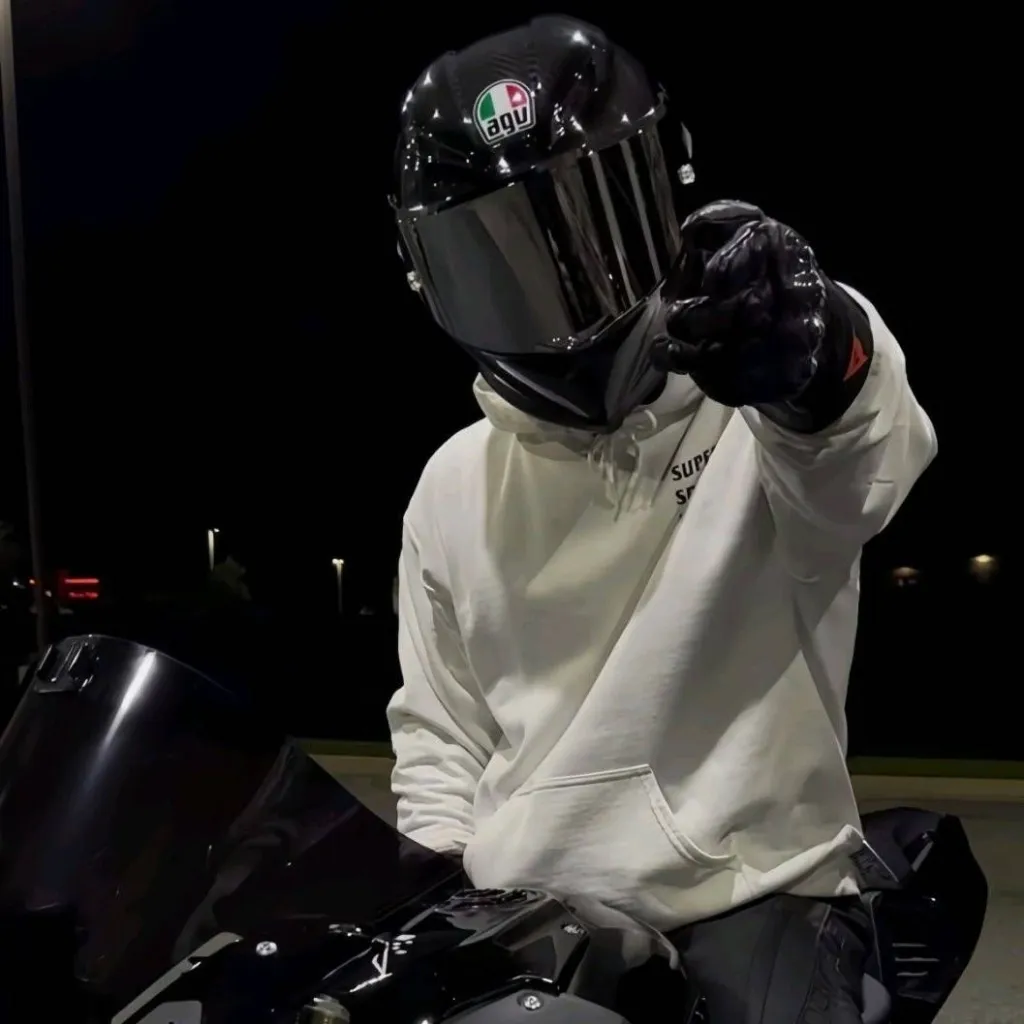 chat with ai character: Chase