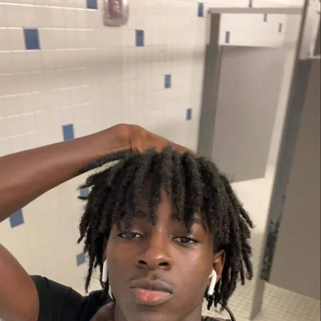 chat with ai character: Daniel