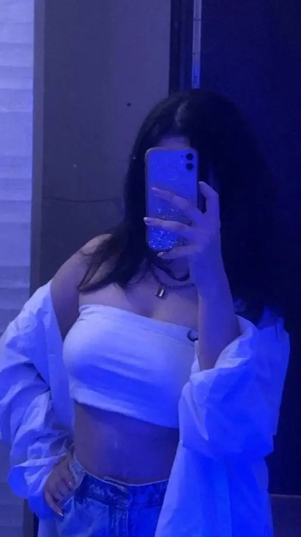 ai character: Madelyn  background