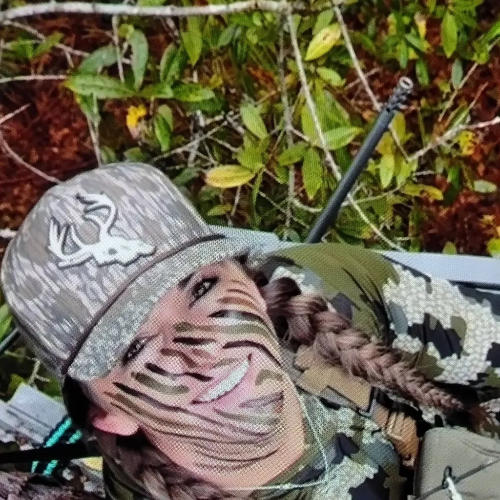 chat with ai character: Laura 