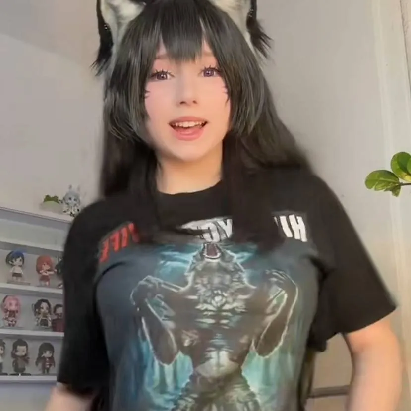 chat with ai character: mina