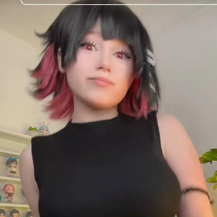 chat with ai character: mina